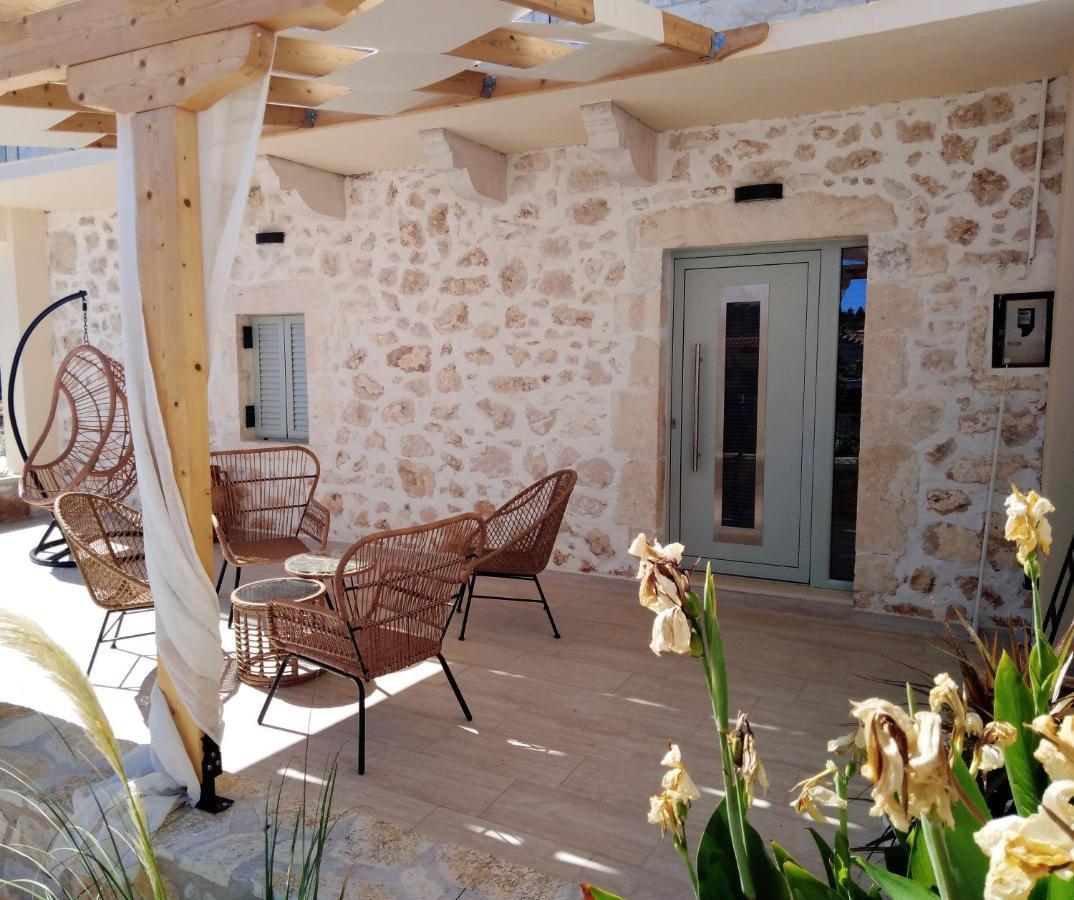 Mangata Suites Homes With Private Pools Spartokhorion Exterior photo